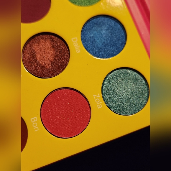 THE MASQUERADE MINI EYESHADOW  PALETTE by Juvias Place - Picture 4 of 8